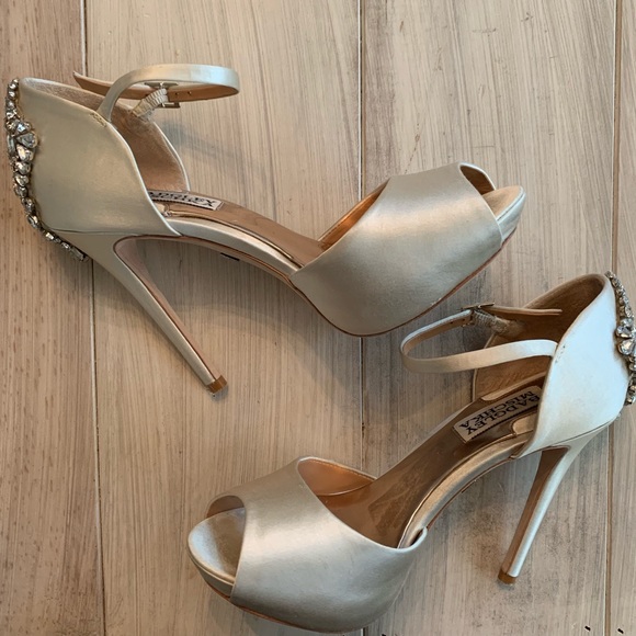 Badgley Mischka Shoes - Badgley Mischka Gene Ivory Heels Size 6